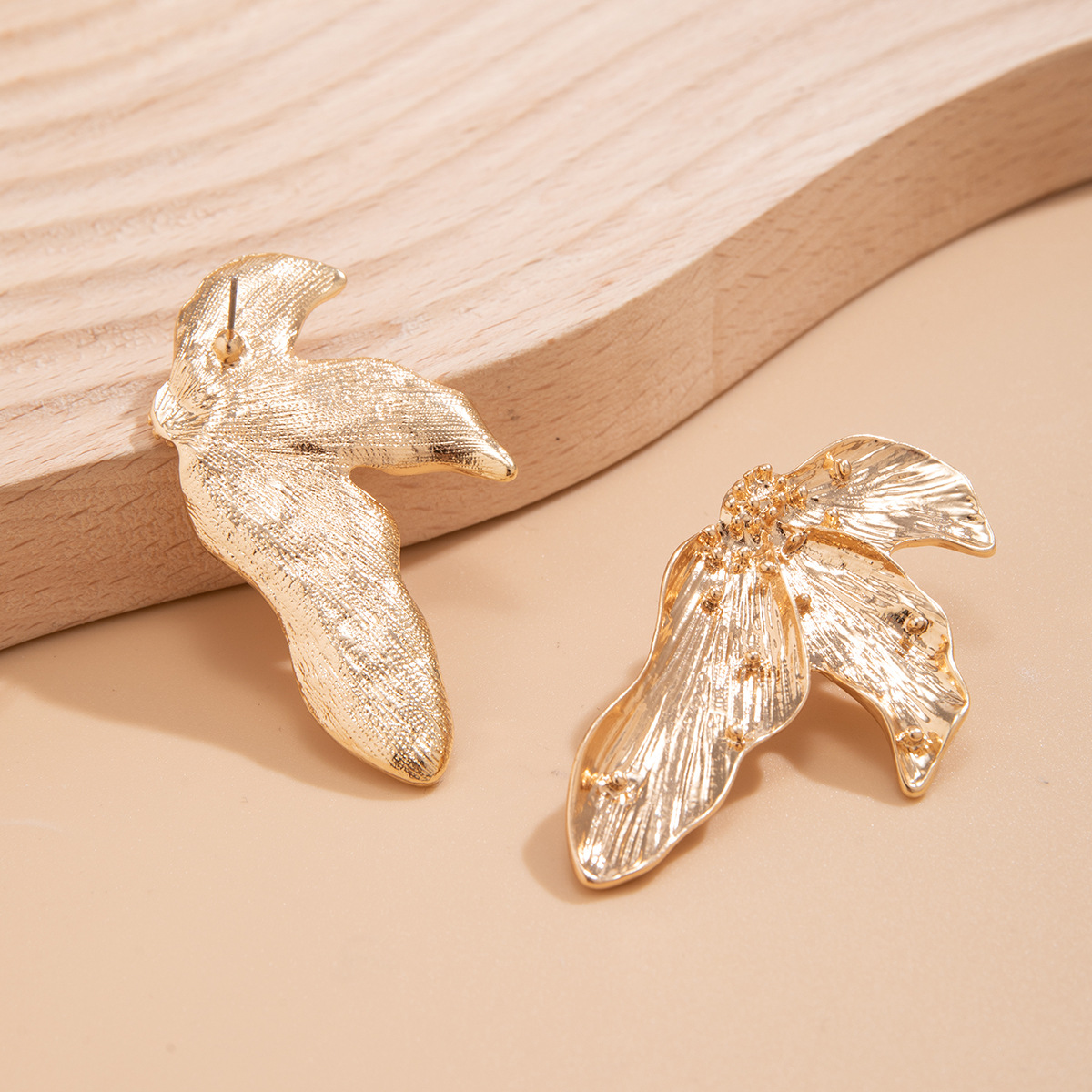 Fashion Jewelry Women's Minimalist Earrings with Retro Leaf Design Earrings