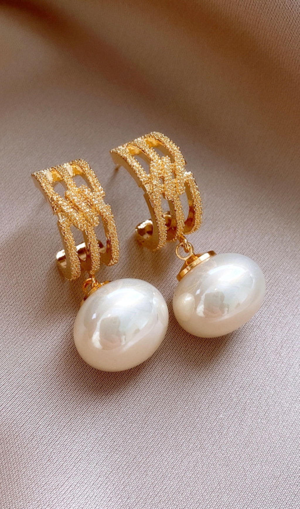 Dimitri Pearl Earrings